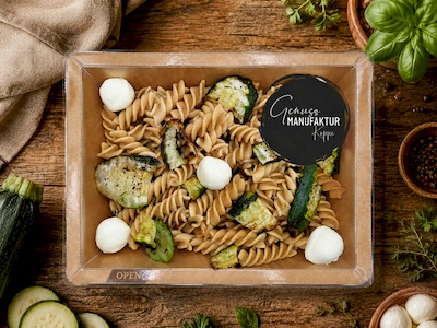 Bild Vollkorn-Fusilli mit Basilikum-Pesto, Zucchini und Mozzarella