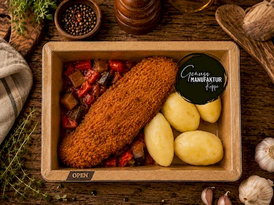 Bild Panierter Seelachs auf Ratatouille und Kartoffeln