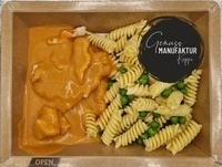 Bild H&auml;hnchen an Paprikasahneso&szlig;e, Erbsen & Fusilli