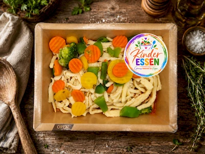 Bild Gem&uuml;se-Sp&auml;tzlepfanne mit Tomatenso&szlig;e & H&auml;hnchenstreifen