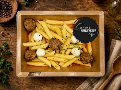 Bild Rinderhackb&auml;llchen mit Mozzarella, Tomatenso&szlig;e & Penne