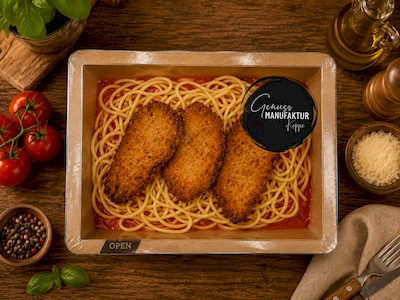 Bild Piccata Milanese vom H&auml;hnchen mit Spaghetti & Tomatenso&szlig;e