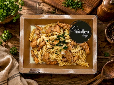 Bild H&auml;hnchengeschnetzeltes mit Frischk&auml;se-Kr&auml;uterso&szlig;e & Vollkorn-Fusilli