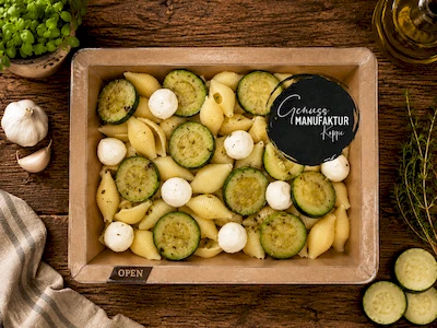 Bild Pasta mit Basilikum-Pesto, Zucchini und Mozzarella