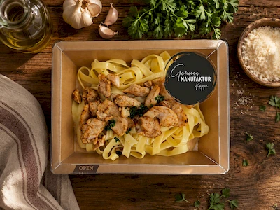 Bild Tagliatelle mit Pfifferlingsrahmso&szlig;e & H&auml;hnchenstreifen